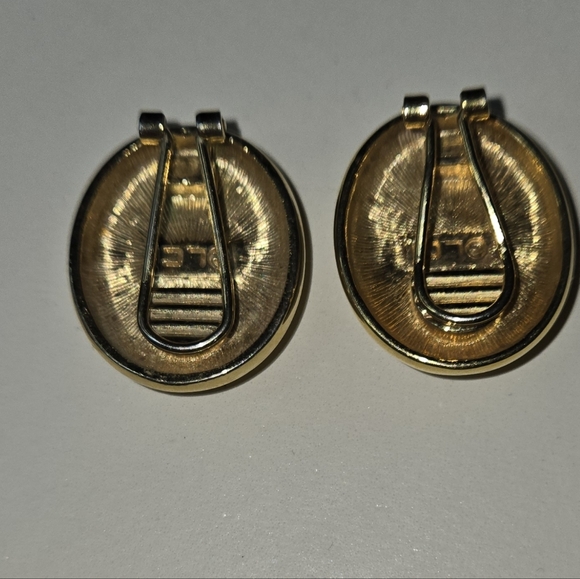 Vintage Liz Claiborn Omni Clip Gold and Silver Dome Earrings - Picture 6 of 9